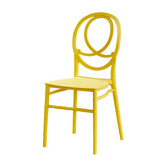 El plástico apilable de la boda del estilo simple preside la silla de alquiler al aire libre de la boda de la silla del acontecimiento del banquete 
