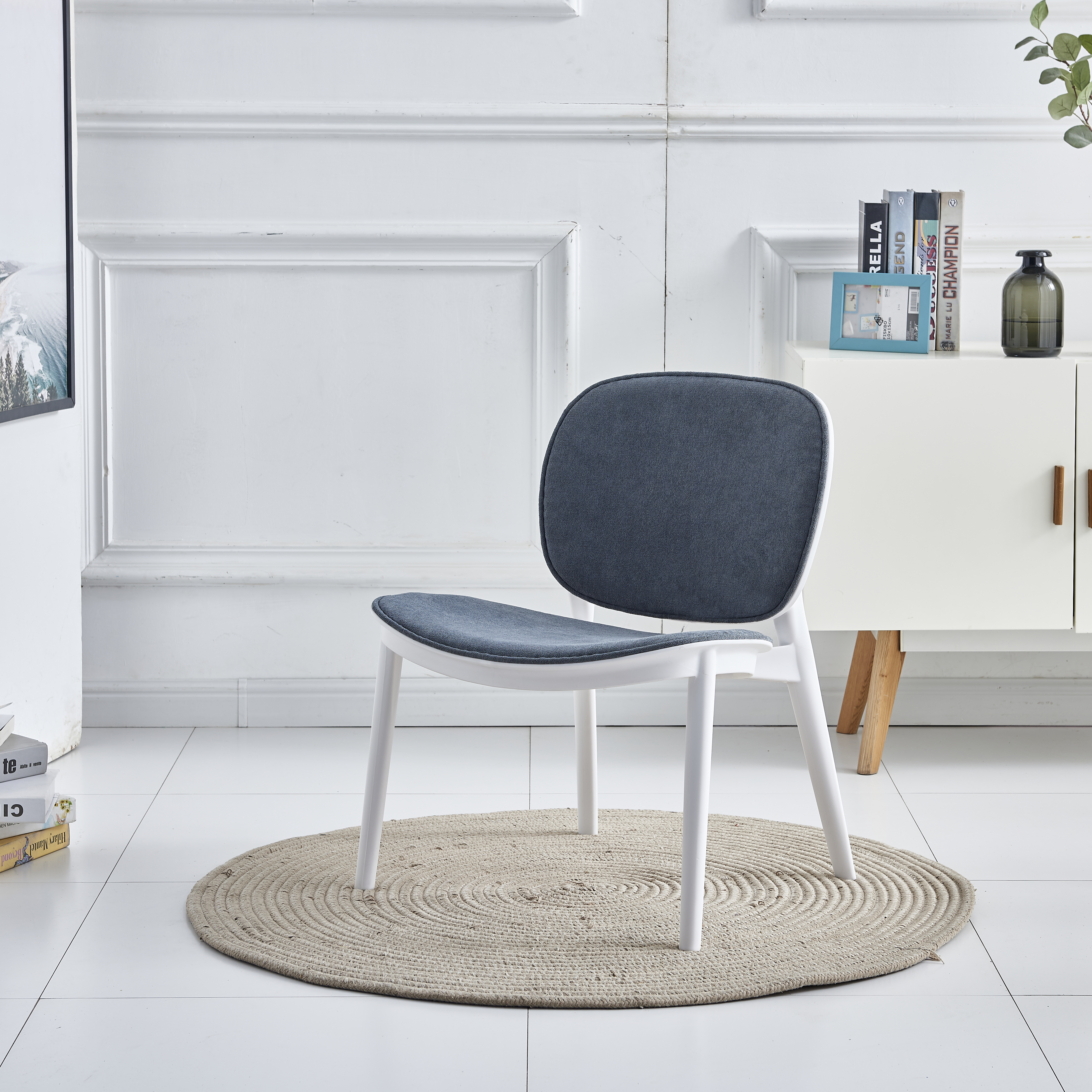 Sillas de comedor de plástico de lujo elegantes para el hogar, sillas de resina de patas bajas modernas con cojín