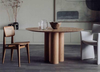 Mesa de comedor minimalista de madera natural con 3 patas cilíndricas, forma redonda única y lujo clásica
