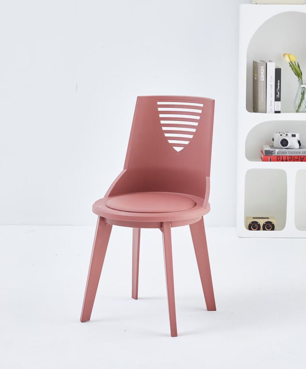 Muebles de jardín de alta calidad, sillas apilables, silla de comedor de plástico tapizada de jardín PP