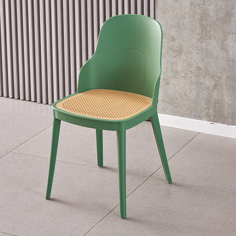 Silla de polietileno de mimbre Bon