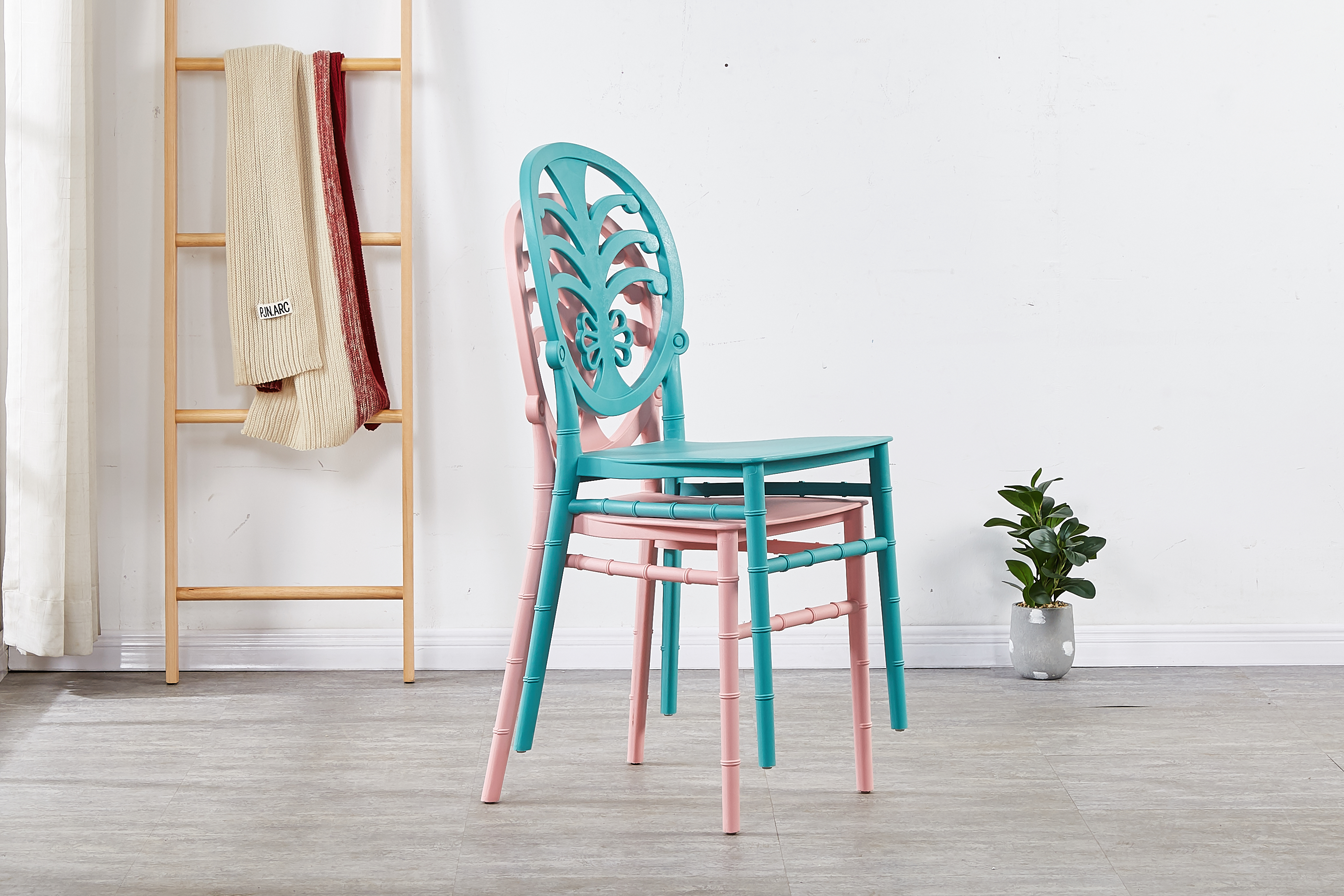 Silla plástica de los muebles Silla de bambú plástica modificada para requisitos particulares al aire libre del diverso color