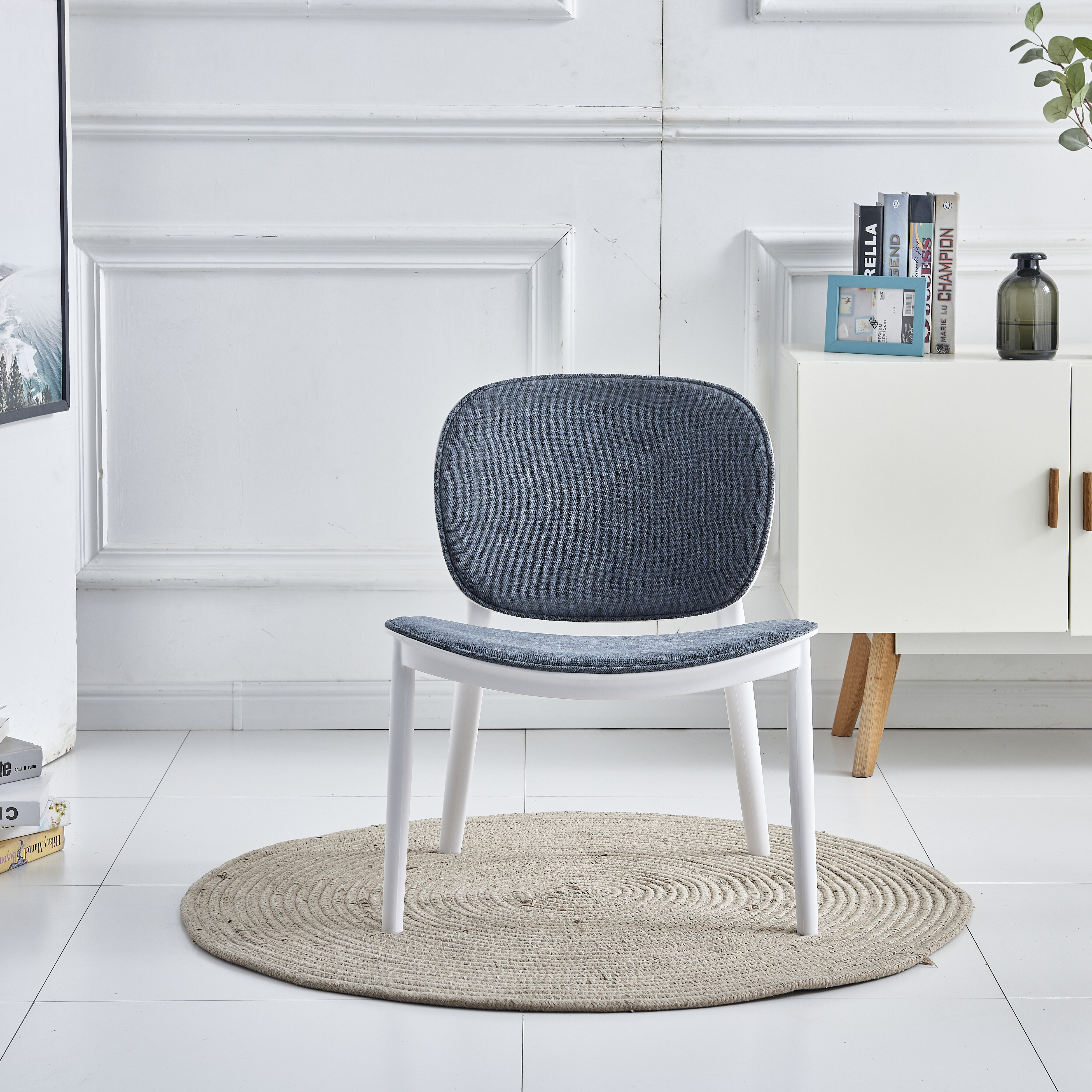 Sillas de comedor de plástico de lujo elegantes para el hogar, sillas de resina de patas bajas modernas con cojín