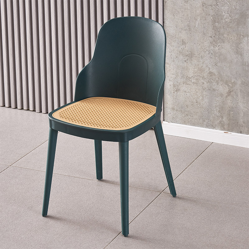 Silla de polietileno de mimbre Bon