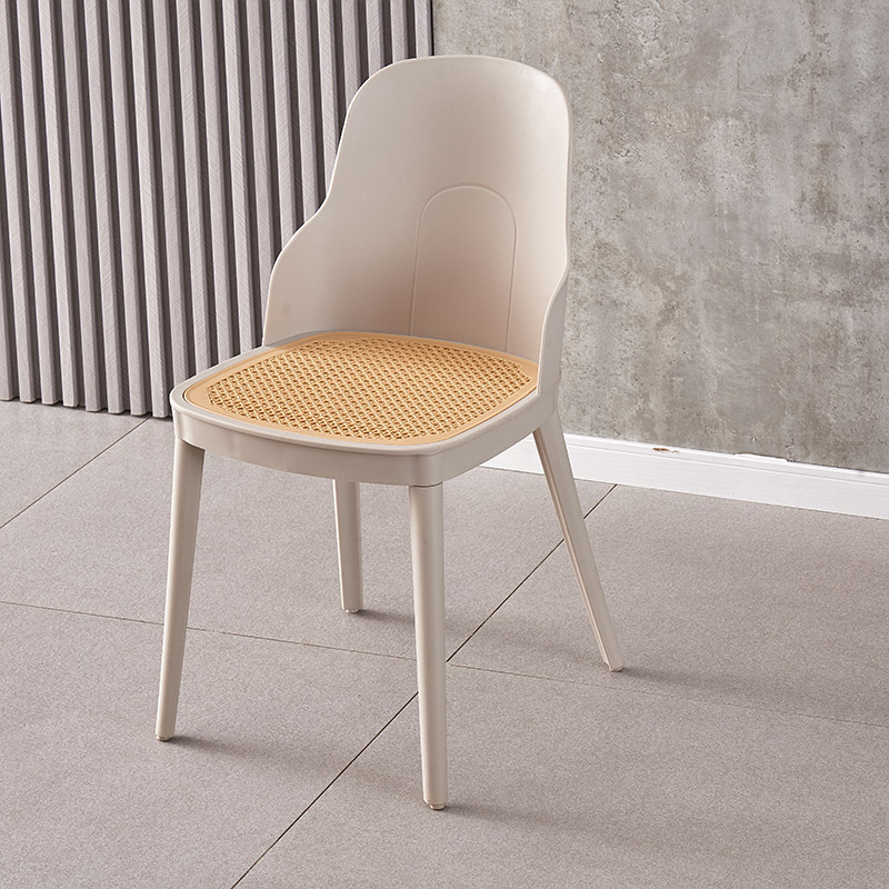 Silla de polietileno de mimbre Bon