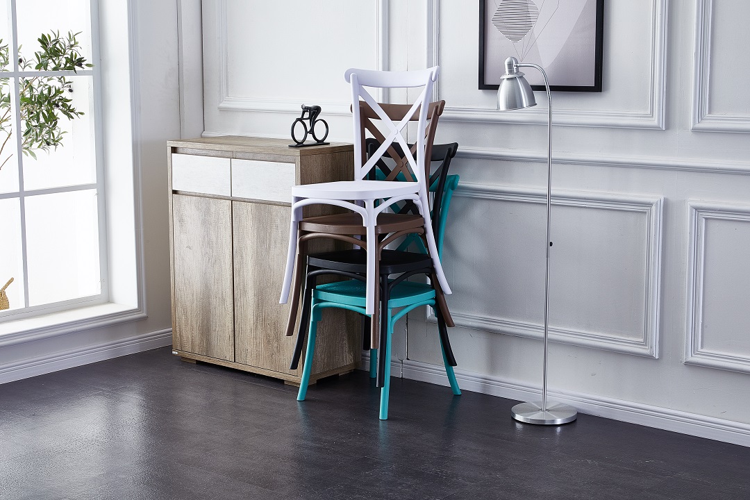 Silla con respaldo cruzado 27