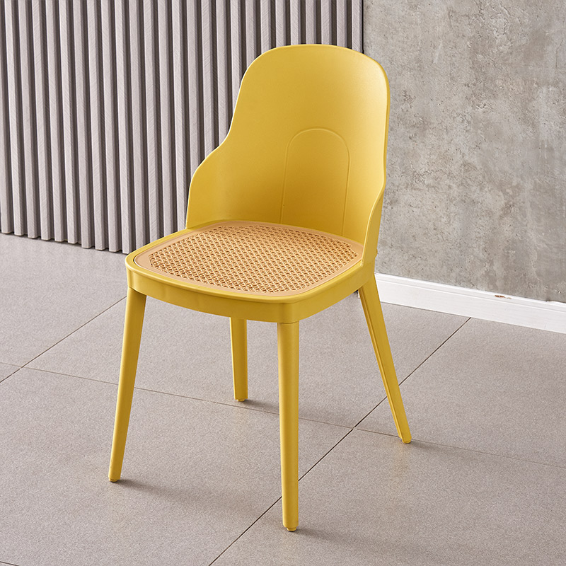 Silla de polietileno de mimbre Bon