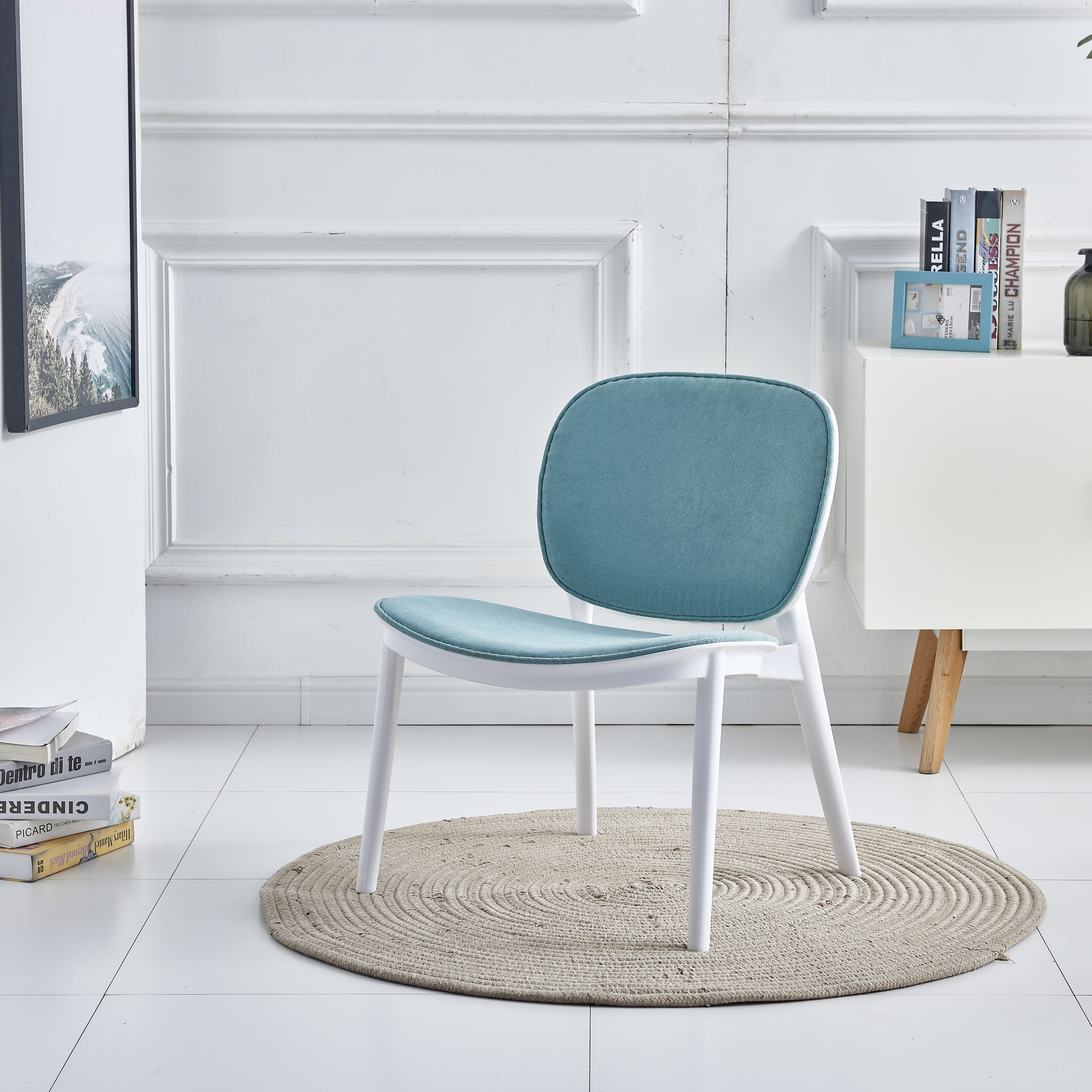 Sillas de comedor de plástico de lujo elegantes para el hogar, sillas de resina de patas bajas modernas con cojín